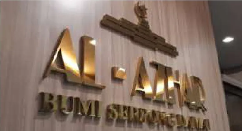 Huruf timbul di dinding lobi